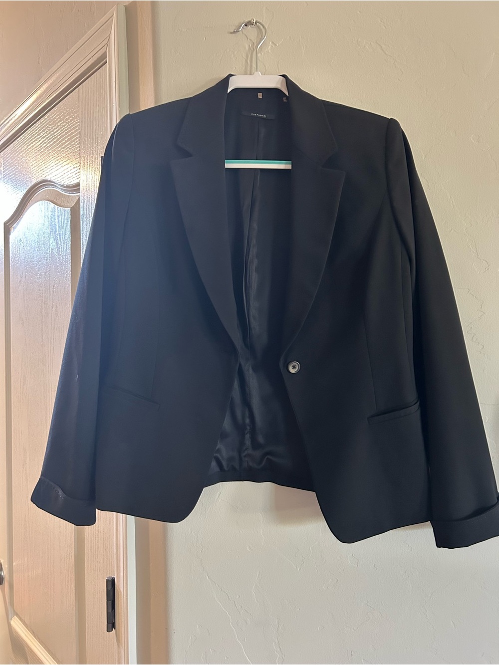 Women's Black Single-Button Blazer Jacket